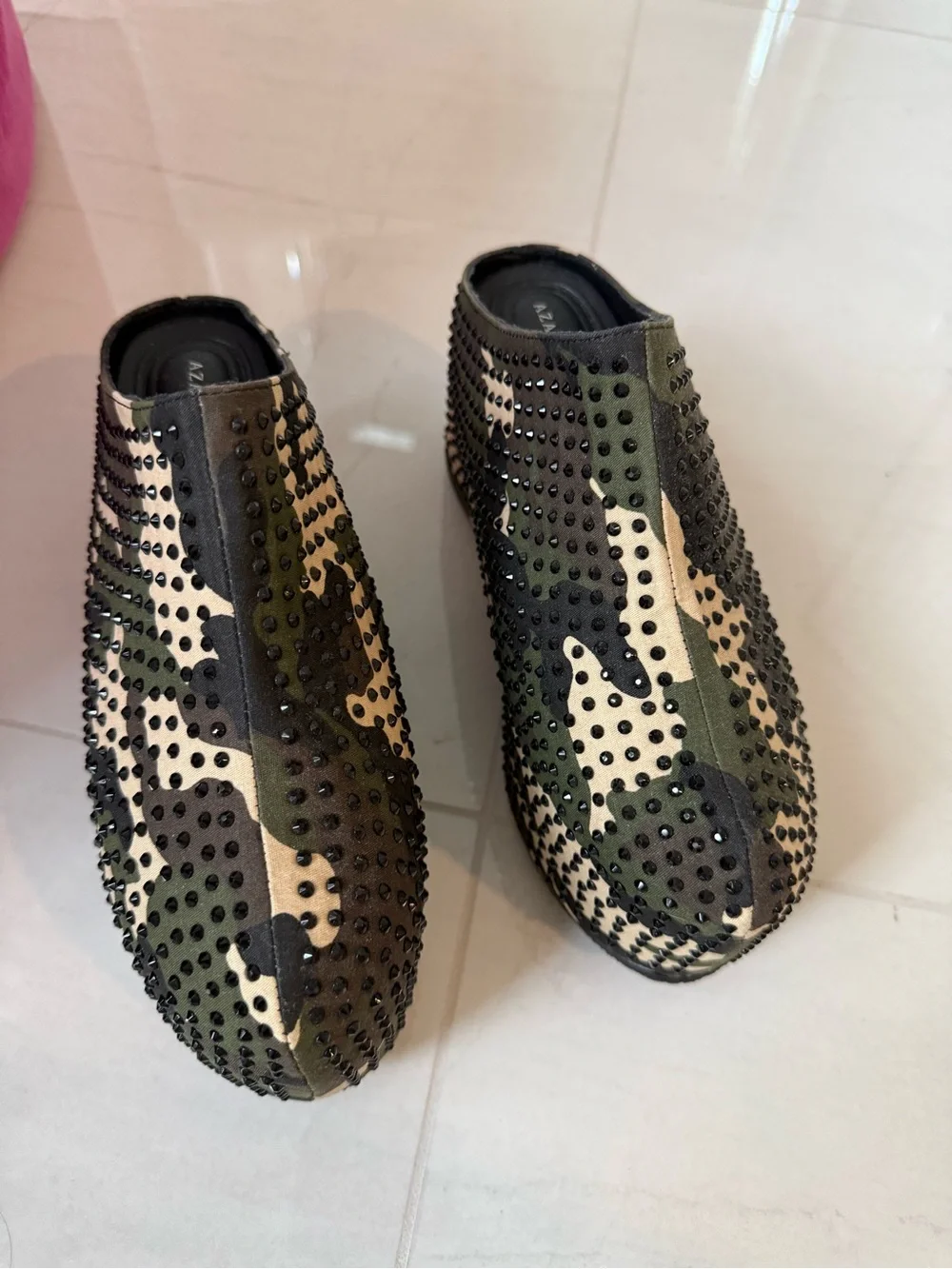 AZALEA WANG NWT SIZE 6.5 Hydra Camo Rhinestone Embellished Platform Clogs